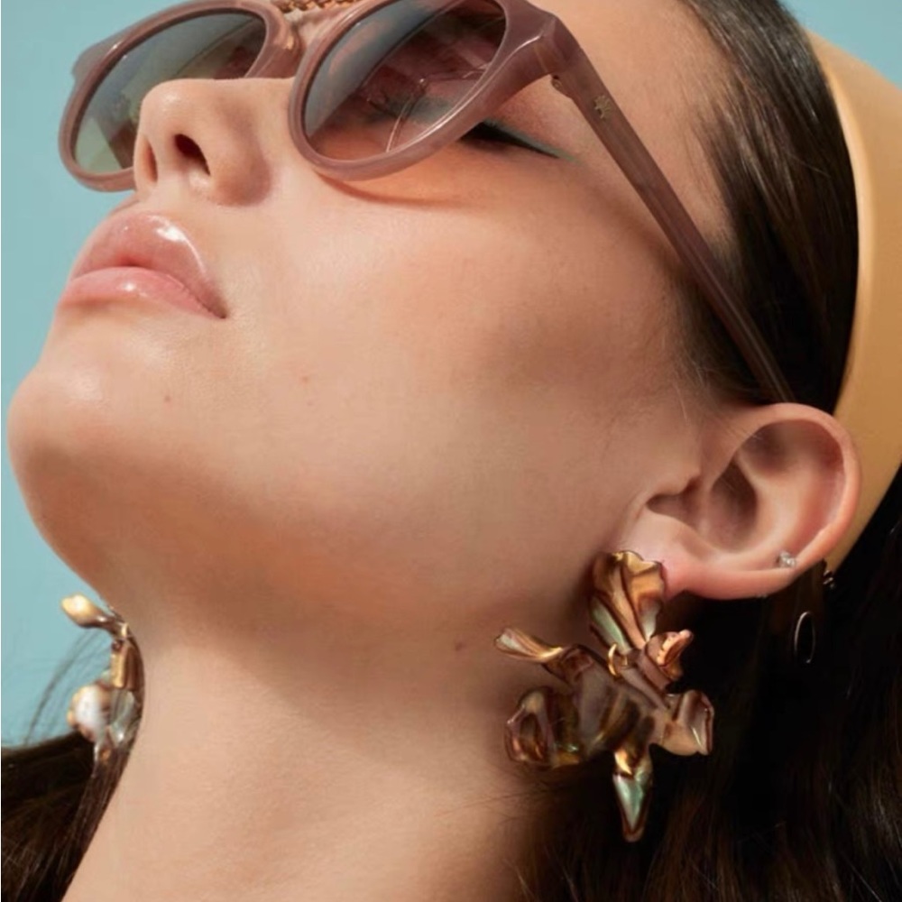 LELE SADOUGHI SMALL PAPER LILY EARRINGS firm price